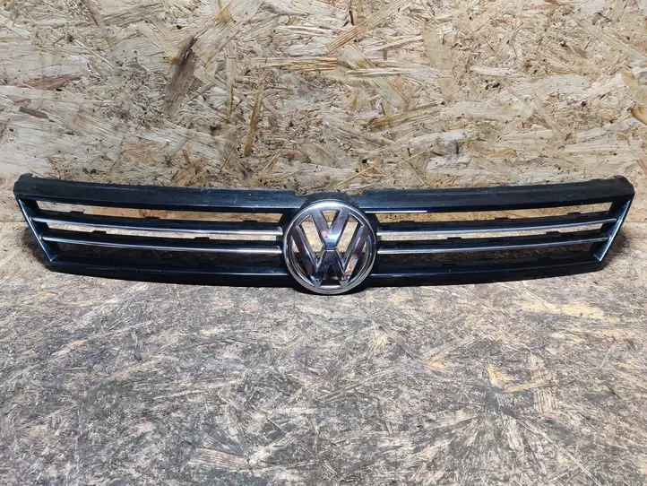 Volkswagen Golf VII (2013 - 2019) 5C6853655A Верхняя решетка радиатора — фото 1