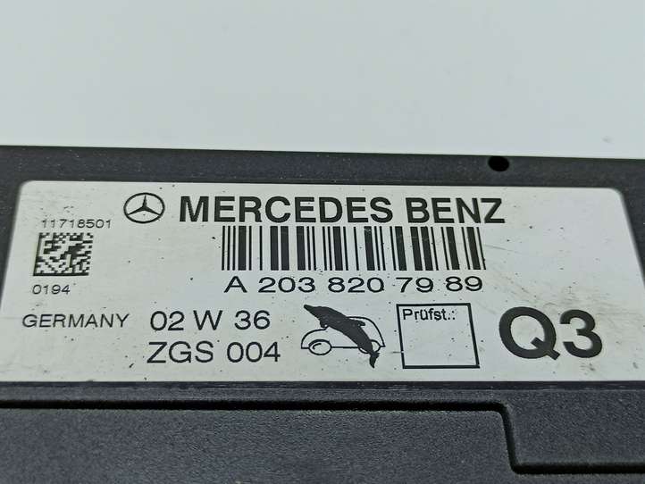 Mercedes-Benz C W203 (2000 - 2007)  A2038207989 Усилитель антенны
