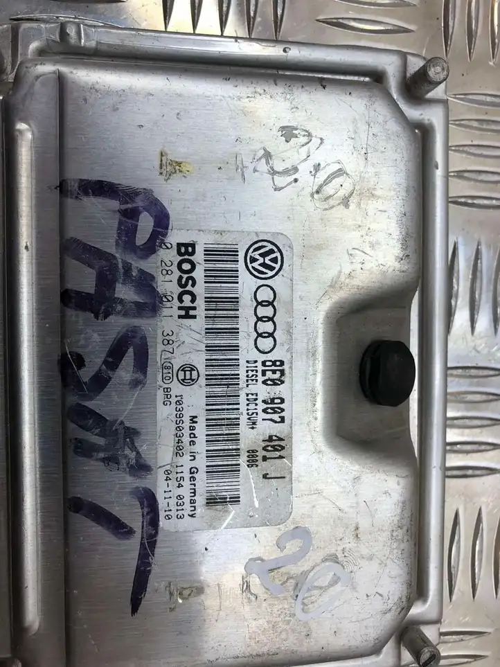 Volkswagen PASSAT B5.5 (2001 - 2005) 8E0907401J Блок управления двигателем (ECU) — фото 2
