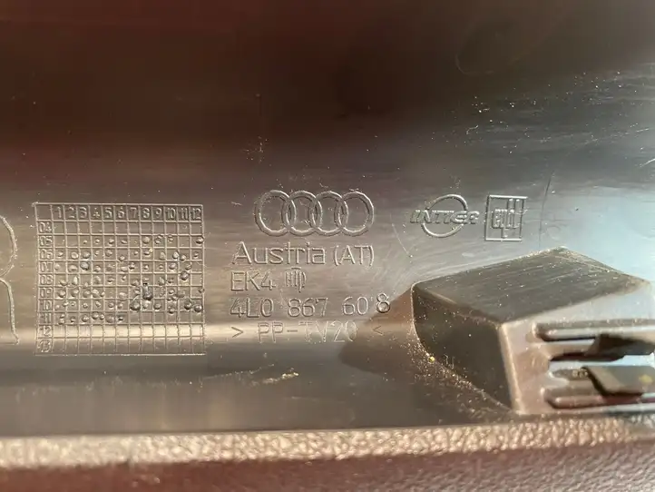 Audi Q7 4L (2009 - 2015) 4L0867608 Прочая отделка багажника — фото 4