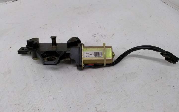 BMW 5 E60 E61 (2004 - 2010)  7129931 Притягиватель задней крышки