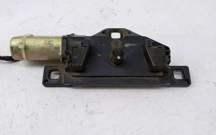 BMW 5 E60 E61 (2004 - 2010)  7129931 Притягиватель задней крышки
