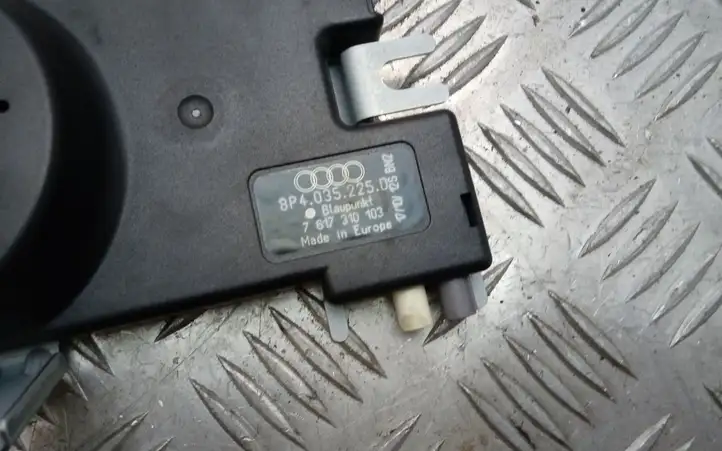 Audi A3/S3 8P (2008 - 2013) 8P4035225D Усилитель антенны — фото 2