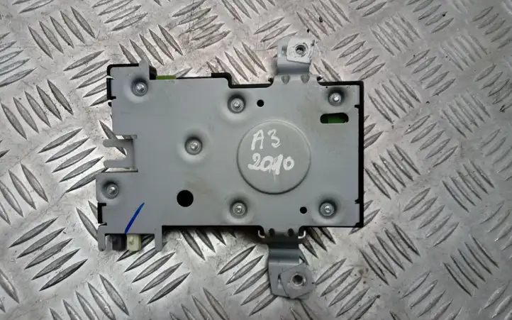 Audi A3/S3 8P (2008 - 2013) 8P4035225D Усилитель антенны — фото 4