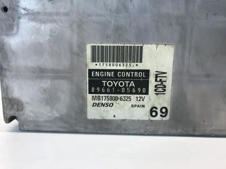 Toyota Avensis T250 (2003 - 2006) 8966105690 Блок управления двигателем (ЭБУ) — фото 4