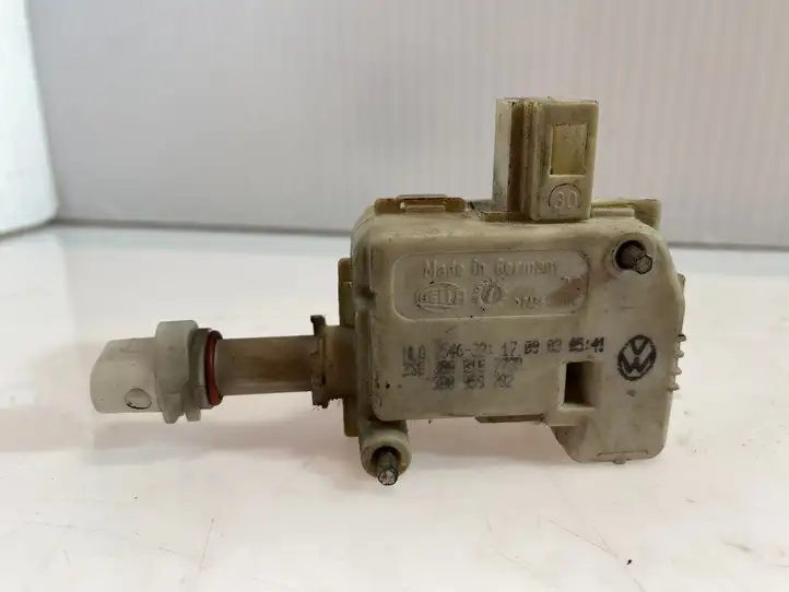 Volkswagen PASSAT B5.5 (2001 - 2005) 3B0959782 Замок крышки топливного бака — фото 1