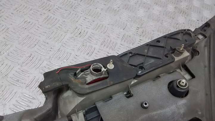 BMW 7 E65 E66 (2001 - 2008)  8223241 Обшивка крышки багажника