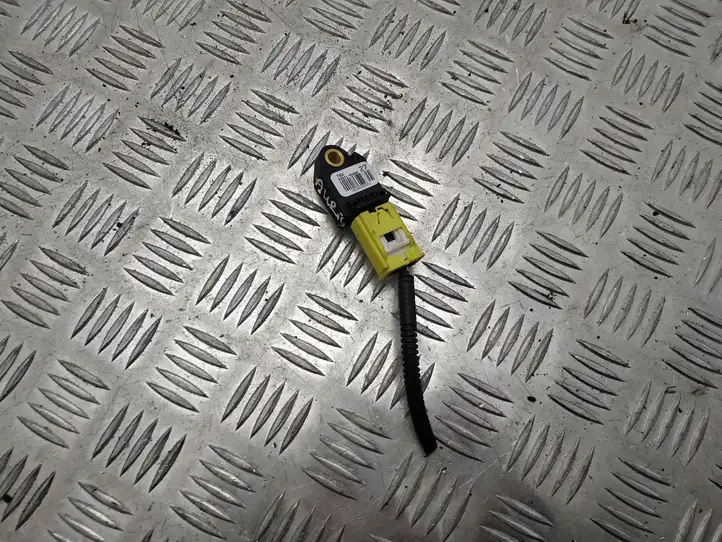 Toyota Auris 150 (2006 - 2012) 8983102060 Датчик удара SRS — фото 1
