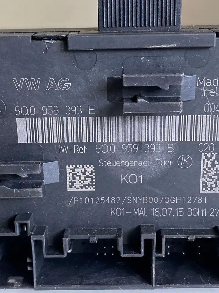 Audi A3/S3 8V (2012 - 2016) 5Q0959393E Блок управления дверью — фото 3
