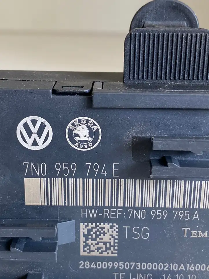 Volkswagen Sharan (2010 - 2015) 7N0959794E Блок управления дверью — фото 3