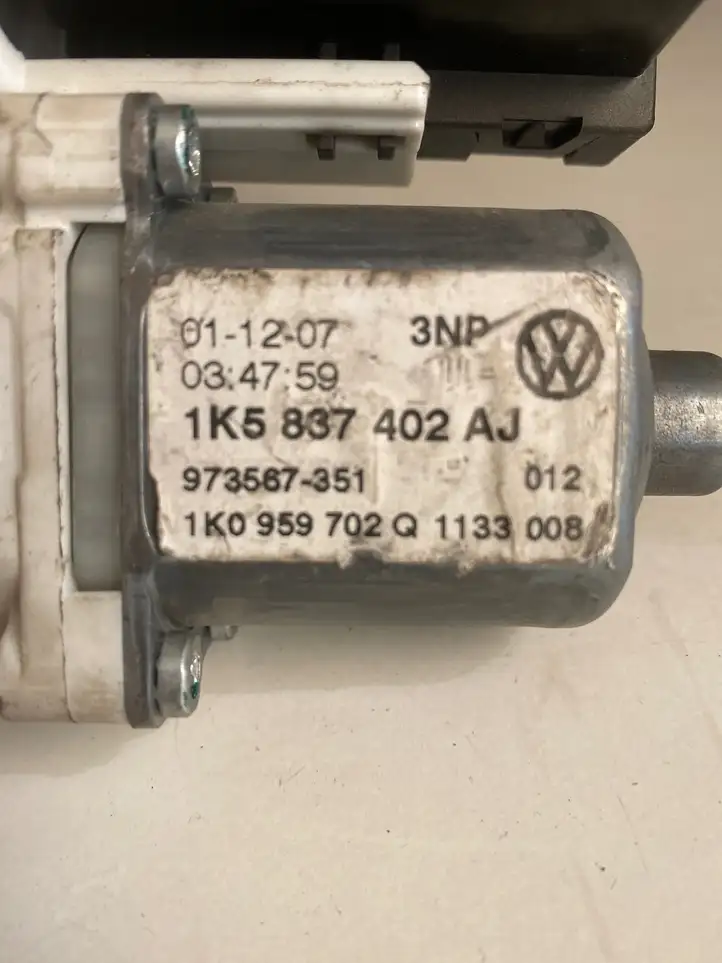 Volkswagen Golf V (2003 - 2009) 1K5837402AJ Мотор стеклоподъемника передний — фото 3