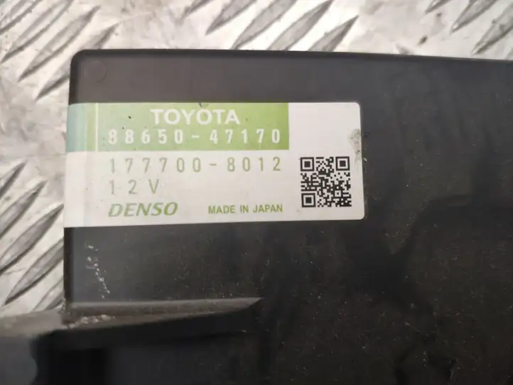 Toyota Prius (XW30) (2009 - 2015) 8865047170 Прочие блоки управления — фото 2