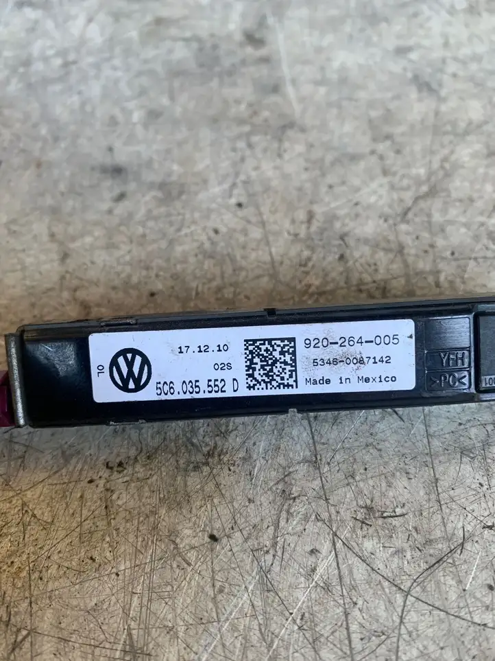 Volkswagen Jetta VI (2011 - 2018) 5c6035552d Усилитель антенны — фото 1