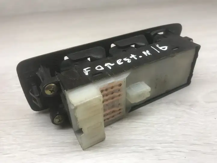 Subaru Forester SF (2000 - 2003) Кнопка стеклоподъемников — фото 3