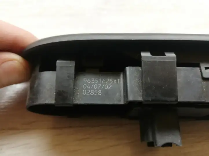 Peugeot 307 CC (2001 - 2005) 96351625XT Блок кнопок стеклоподъемников — фото 4
