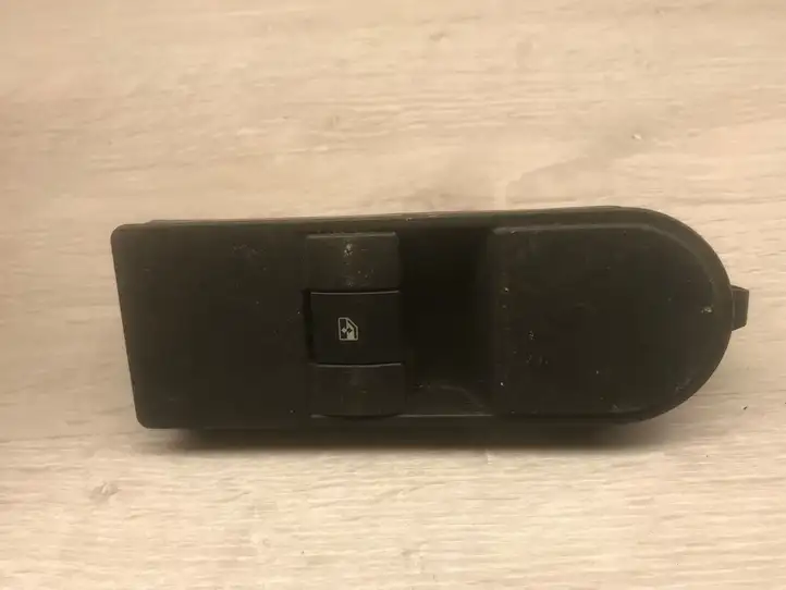 Opel Astra H (2004 - 2009) 13228709 Кнопка стеклоподъемников — фото 1