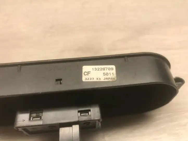 Opel Astra H (2004 - 2009) 13228709 Кнопка стеклоподъемников — фото 3