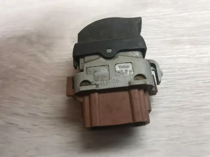 Renault Megane II (2002 - 2005) 220507A Кнопка стеклоподъемников — фото 3