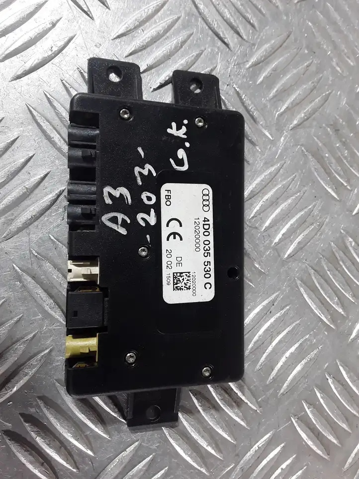 Audi A3/S3 8L (2000 - 2003)  4D0035530C Блок управления антенной