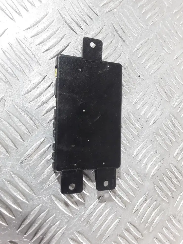 Audi A3/S3 8L (2000 - 2003)  4D0035530C Блок управления антенной