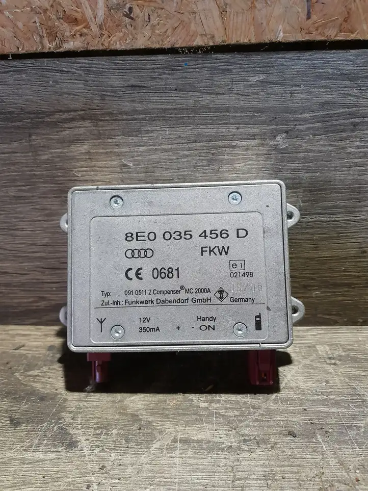 Audi A3/S3 8L (2000 - 2003) 8E0035456D Усилитель антенны — фото 1