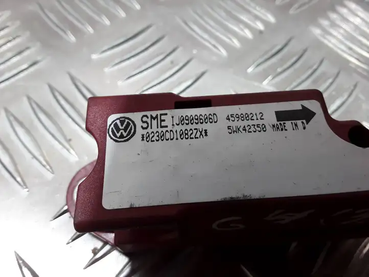 Volkswagen Golf VII (2013 - 2019) 1J0909606D Датчик удара SRS — фото 3