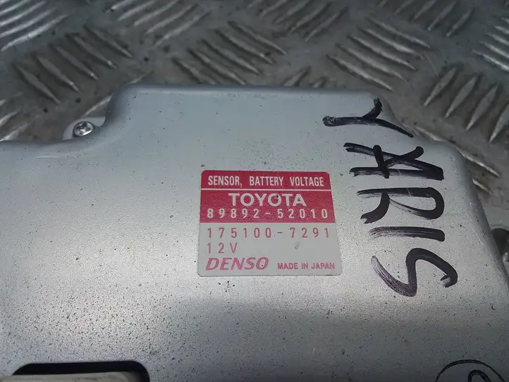 Toyota Yaris (2012 - 2014) 8989252010 Блок управления аккумулятором — фото 2