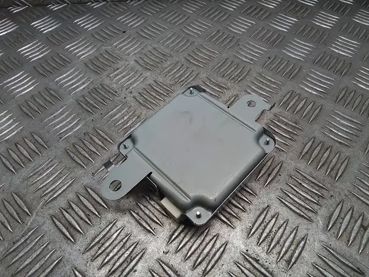 Toyota Yaris (2012 - 2014) 8989252010 Блок управления аккумулятором — фото 3