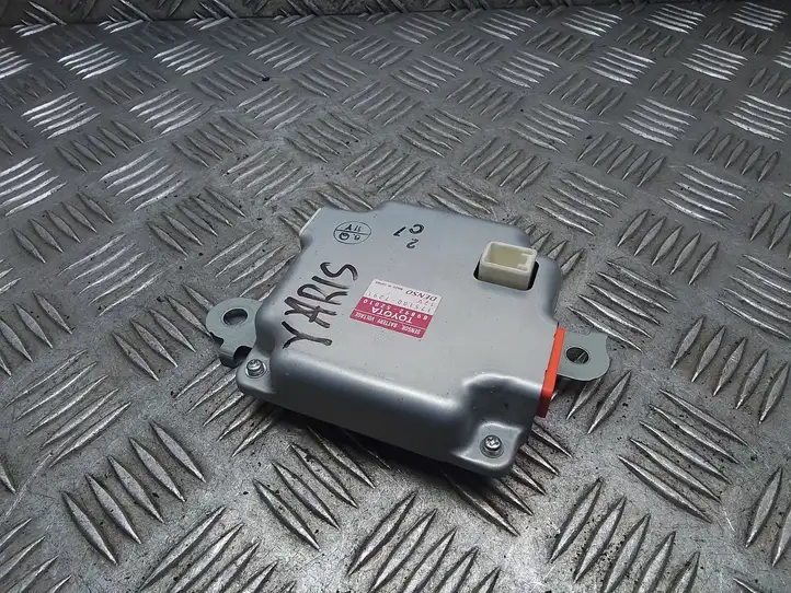 Toyota Yaris (2012 - 2014) 8989252010 Блок управления аккумулятором — фото 4