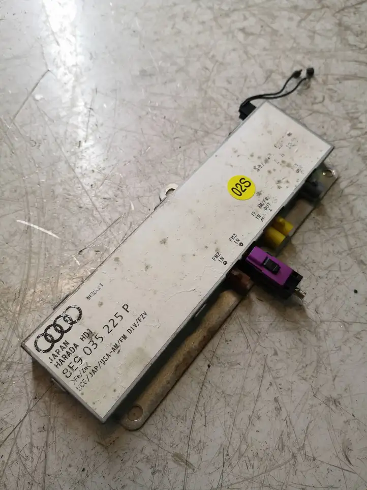 Audi A4 S4 B6 8E 8H (2000 - 2006) 8E9035225P Усилитель антенны — фото 1