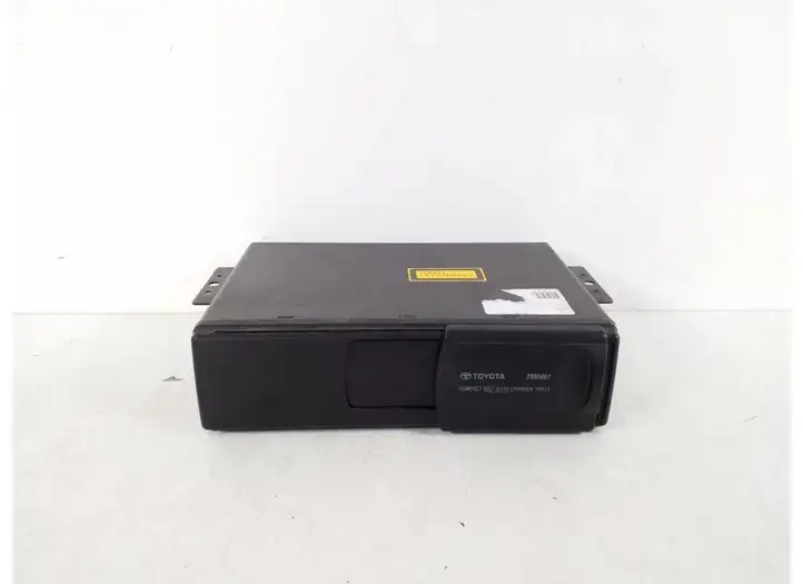 Toyota Corolla E120 E130 (2000 - 2004) 08601-00911 CD/DVD чейнджер — фото 1
