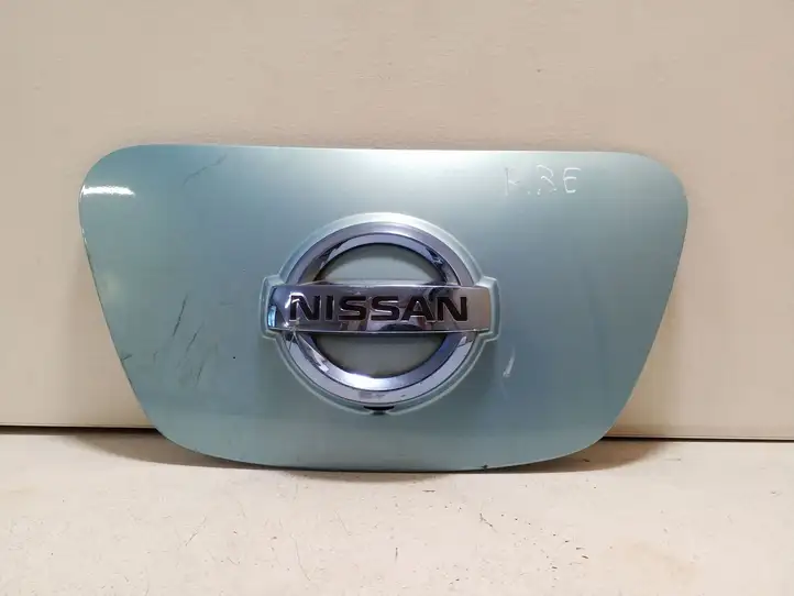 Nissan Leaf I (ZE0) (2010 - 2017) 657133NL0C Крышка зарядного разъема — фото 1