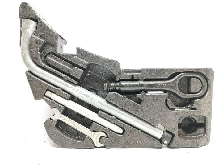 Audi Q7 (2005 - 2009)  4L0011075 Комплект инструментов