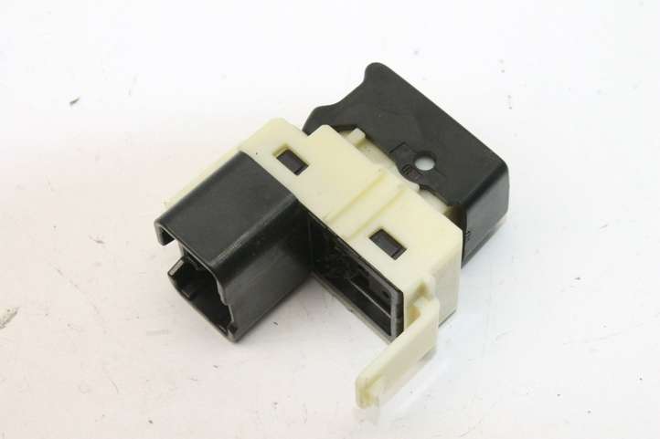 Mitsubishi Outlander (2007 - 2012)  8610A048 Кнопка крюка в багажнике