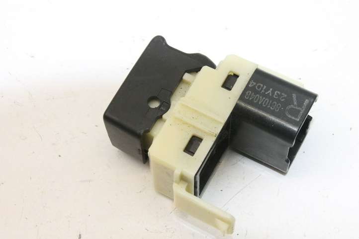 Mitsubishi Outlander (2007 - 2012)  8610A048 Кнопка крюка в багажнике
