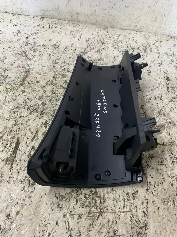 Mitsubishi Outlander (2007 - 2012) 8042a01670 Крышка бардачка — фото 3