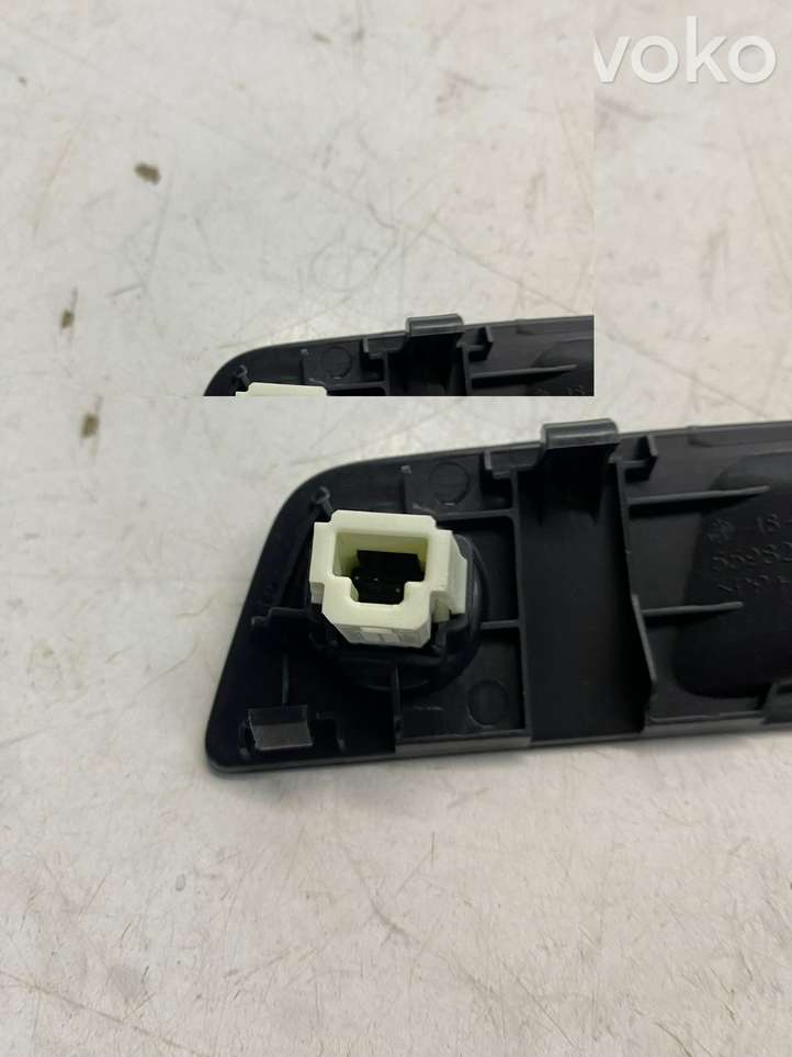 Toyota RAV 4 (XA50) (2018 - )  5598242030 Воздушная решётка окна