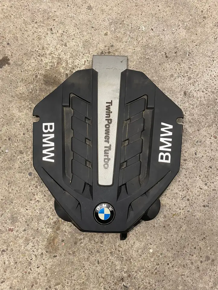 BMW 5 F10 F11 (2009 - 2016) 7577456 Крышка двигателя декоративная — фото 1