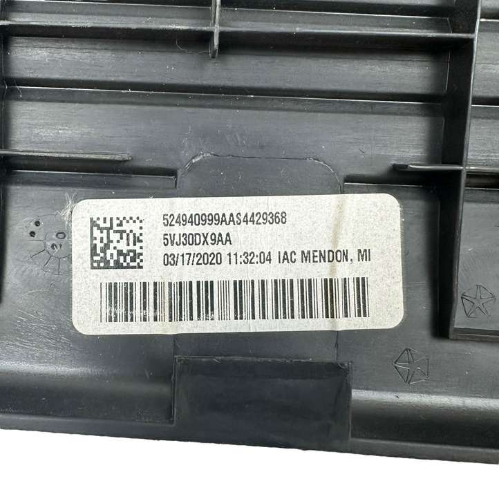 Dodge Grand Caravan (2007 - 2020)  5VJ30DX9AA Отделка заднего порога (внутренняя)