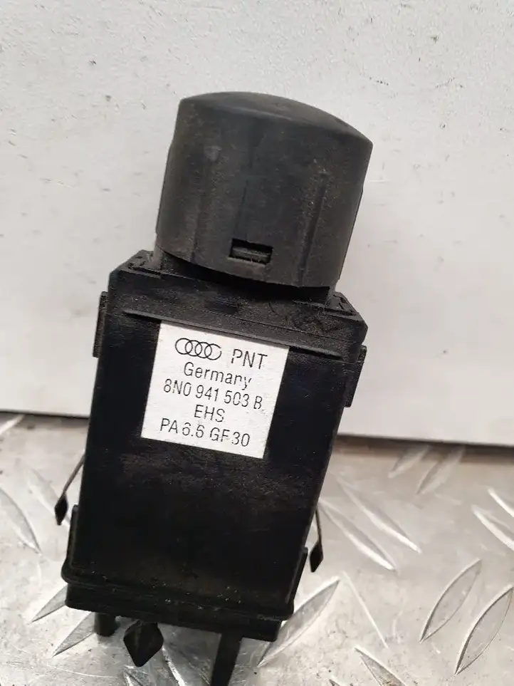 Audi TT Mk1 (1998 - 2003) 8N0941503B Кнопка обогрева стекла — фото 2