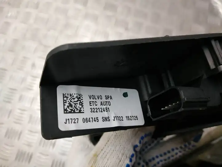 Volvo XC90 (2014 - 2019) 32212451 Педаль акселератора — фото 2