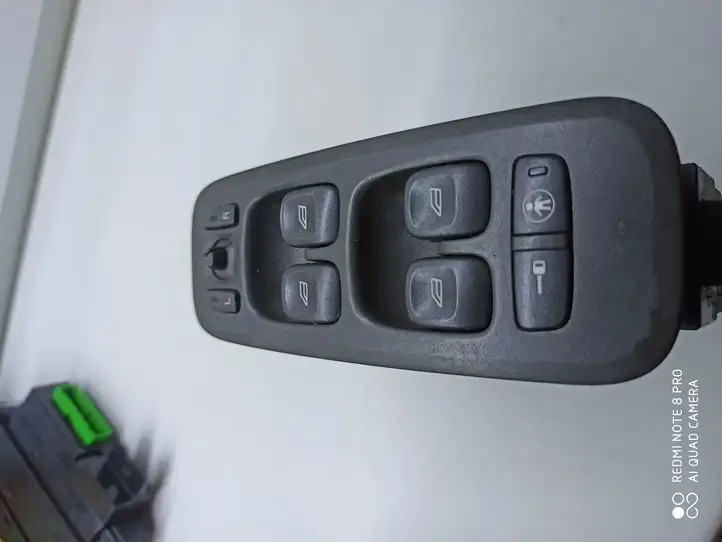 Volvo V70 (2000 - 2004) 8682949 Кнопка стеклоподъемников — фото 1