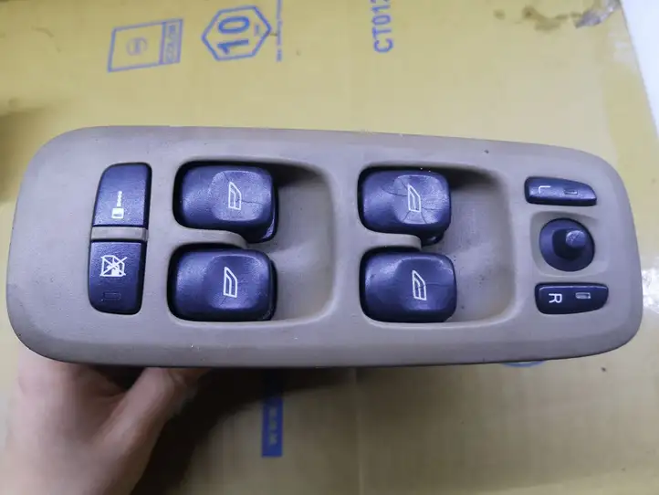 Volvo V70 (2004 - 2007) 30773895 Кнопка стеклоподъемников — фото 1