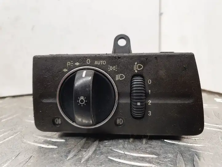 Mercedes-Benz E W211 (2002 - 2009) 2115450304 Включатель фонарей — фото 1