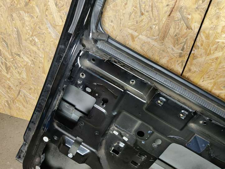 Hummer H2 (2002 - 2009)   Задняя дверь