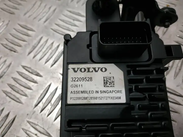 Volvo XC90 (2014 - 2019) 32209528 Камера в лобовом стекле — фото 3