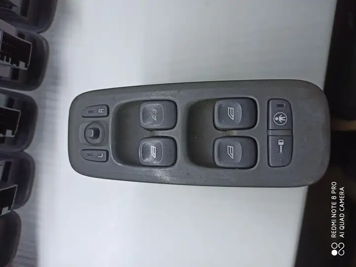 Volvo V70 (2000 - 2004) 8682949 Кнопка стеклоподъемников — фото 1