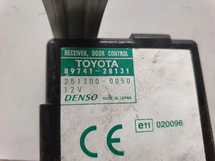 Toyota Avensis Verso (1995 - 2001) 8974128131 Блок управления центральным замком — фото 2
