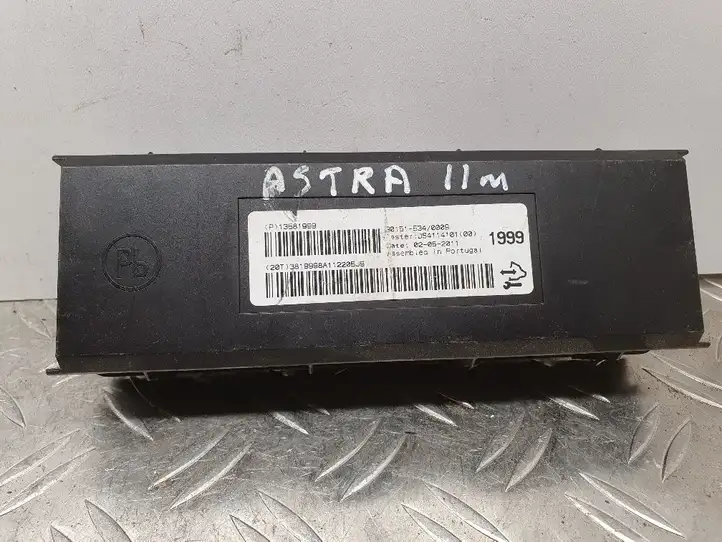 Opel Astra J (2009 - 2012) 13581999 Модуль комфорта — фото 1