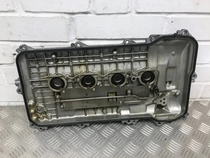 Toyota Prius (XW30) (2009 - 2015) Крышка головки блока цилиндров — фото 3